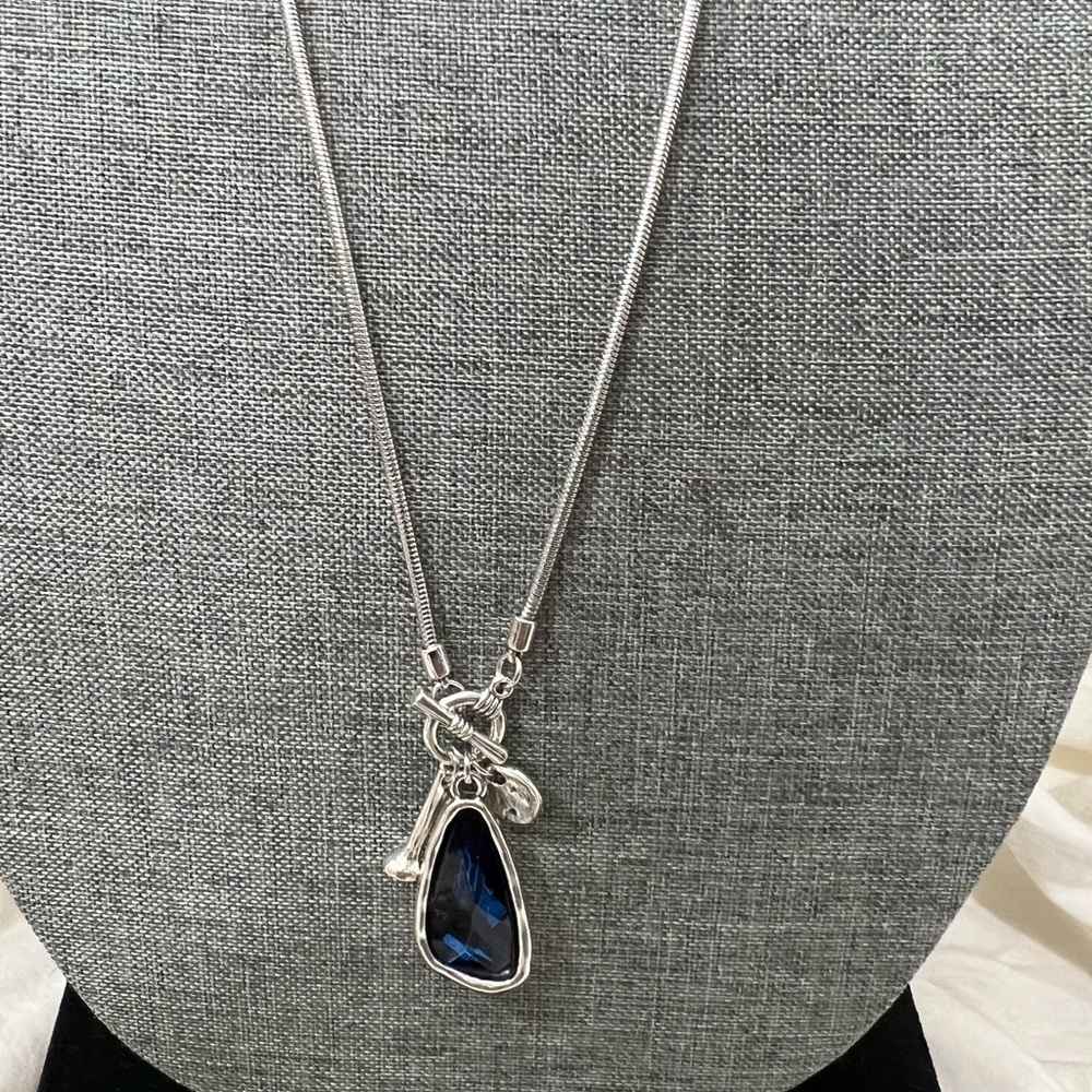 NWOT..Fashion Jewelry Ladys Boho Chic Chain And Charm 18K White Gold ☑️